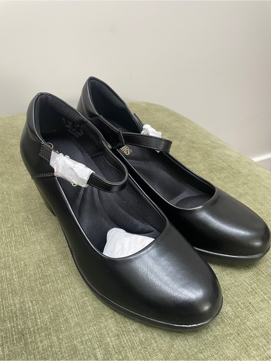 Dream Pairs Shoes - NWOT Dream Pairs Black Mary Jane Heels with Strap